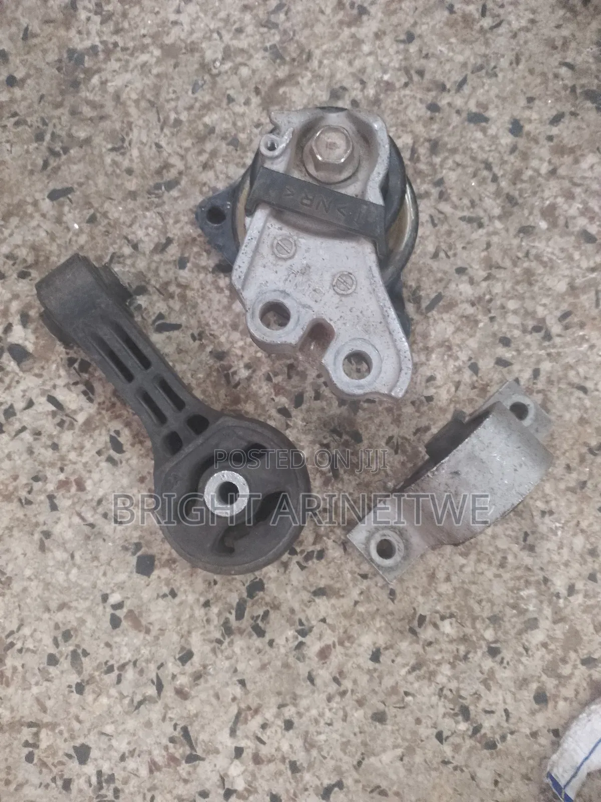 A Set of Engine Mountings for Honda Fit 