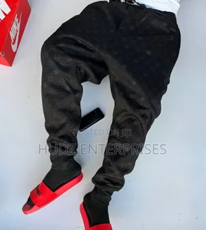 La Stylo Sweater Pants