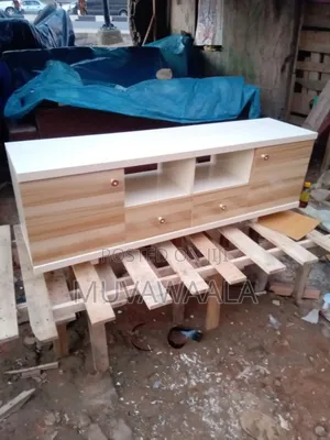 Uuk Tv Stand