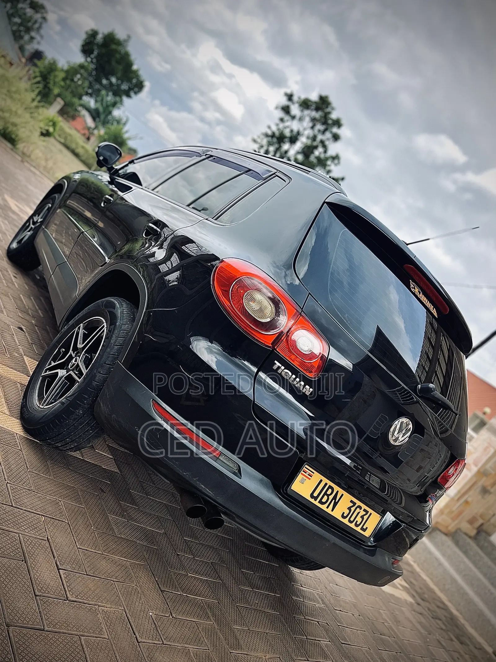 Volkswagen Tiguan 2010 Black