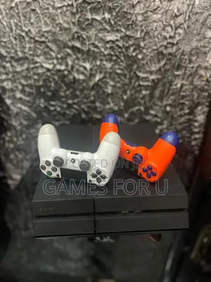 Ps4 Standard Console Chipped and Games 500gb Pad
