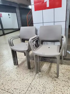 Hotel Armed Plastic Chairs