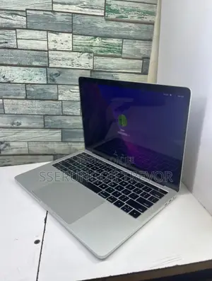 Laptop Apple MacBook Pro 2017 16GB Intel Core I5 SSD 256GB