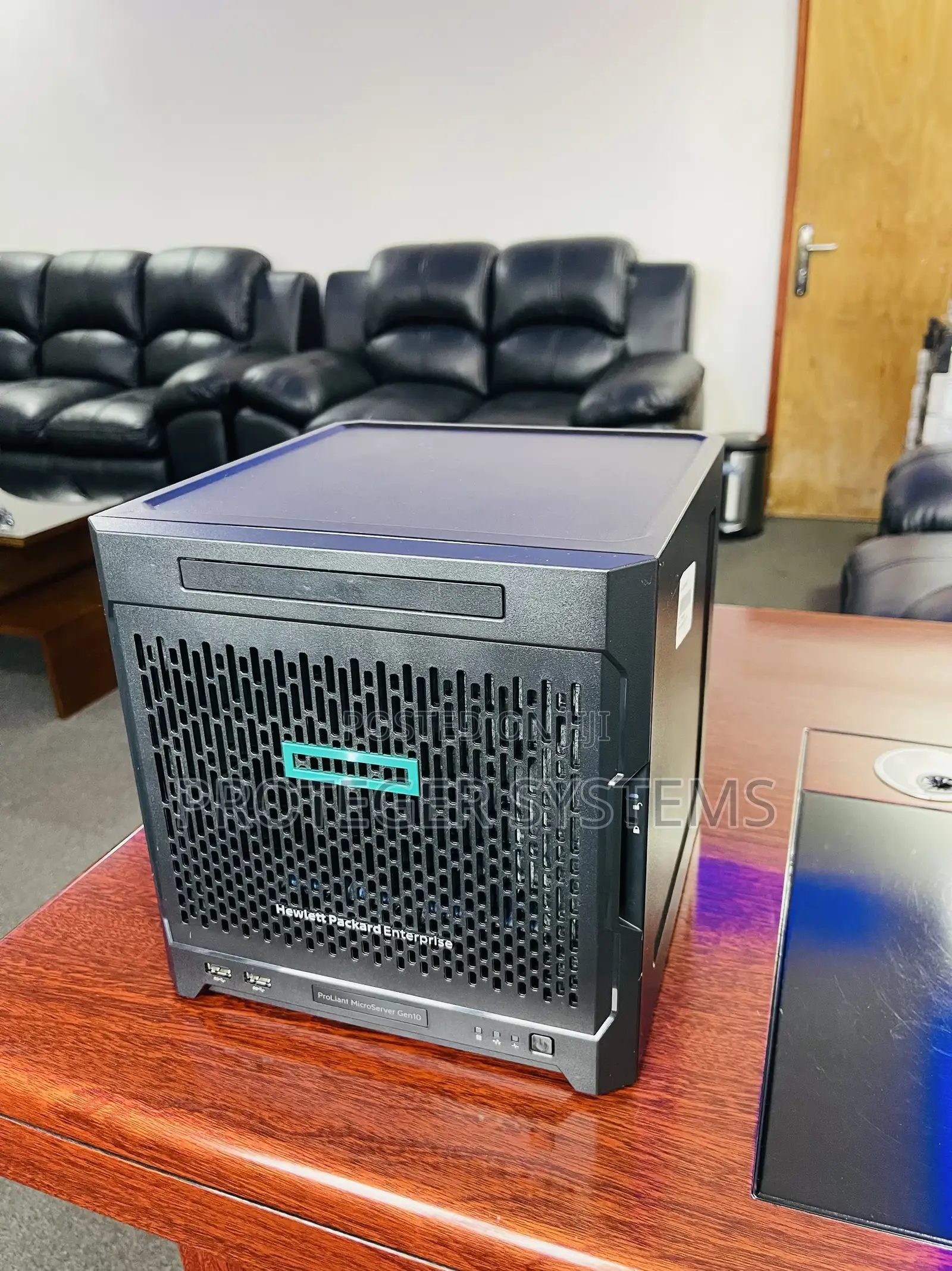Server HP ProLiant ML 16GB Intel Xeon HDD+SSD 2T