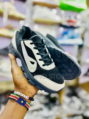 New Classic Lace Close Sneaker