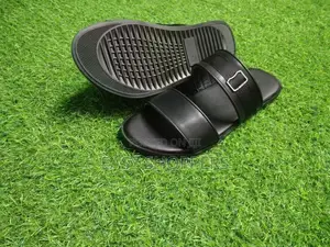 Black Men's Sandals With a Criss-Cross Design