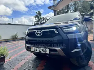 Toyota Hilux Revo Double Cab Deisel 2.8 AWD 2017 Gray