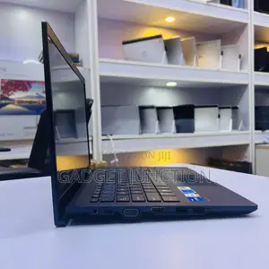 New Laptop Asus B23E 16GB Intel Core I7 SSD 512GB