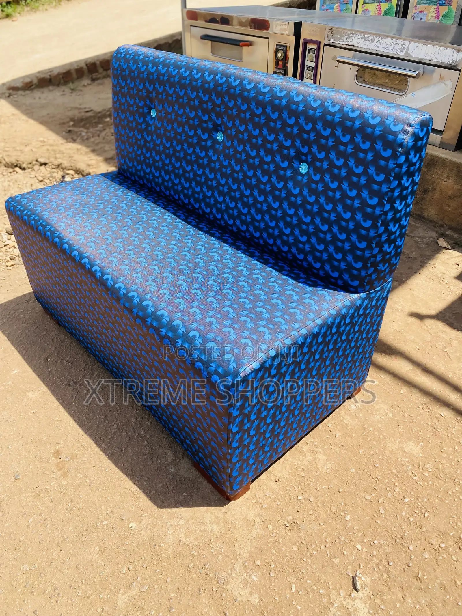 Master Saloon / Waiting Chair / Room Change