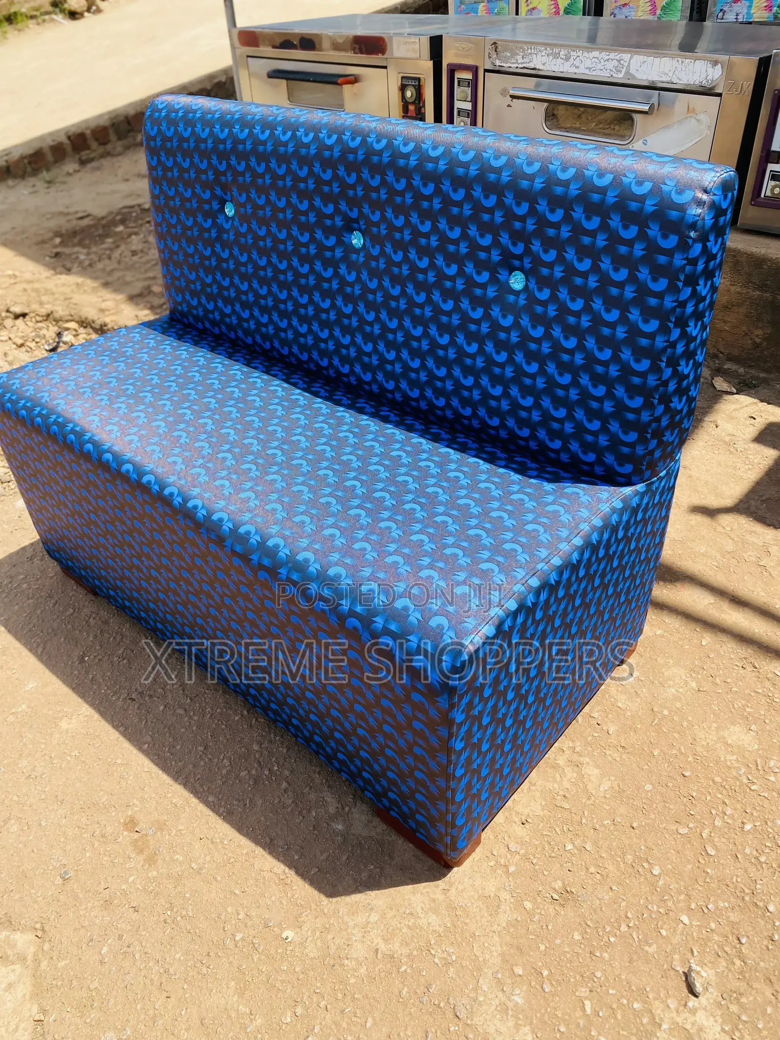 Master Saloon / Waiting Chair / Room Change