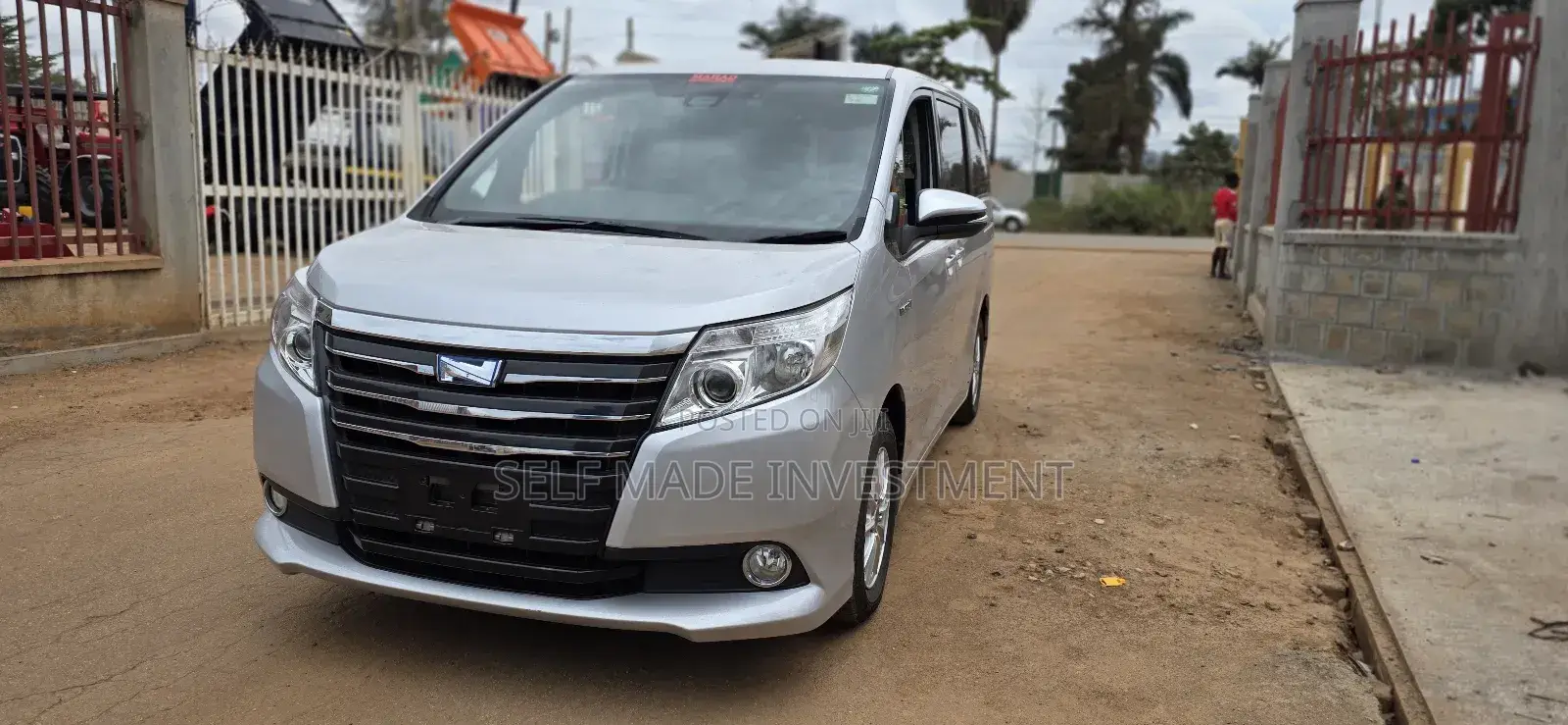 Toyota Noah 2016 Silver