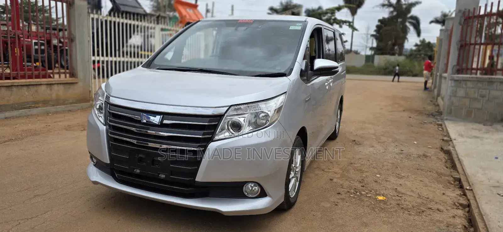 Toyota Noah 2016 Silver