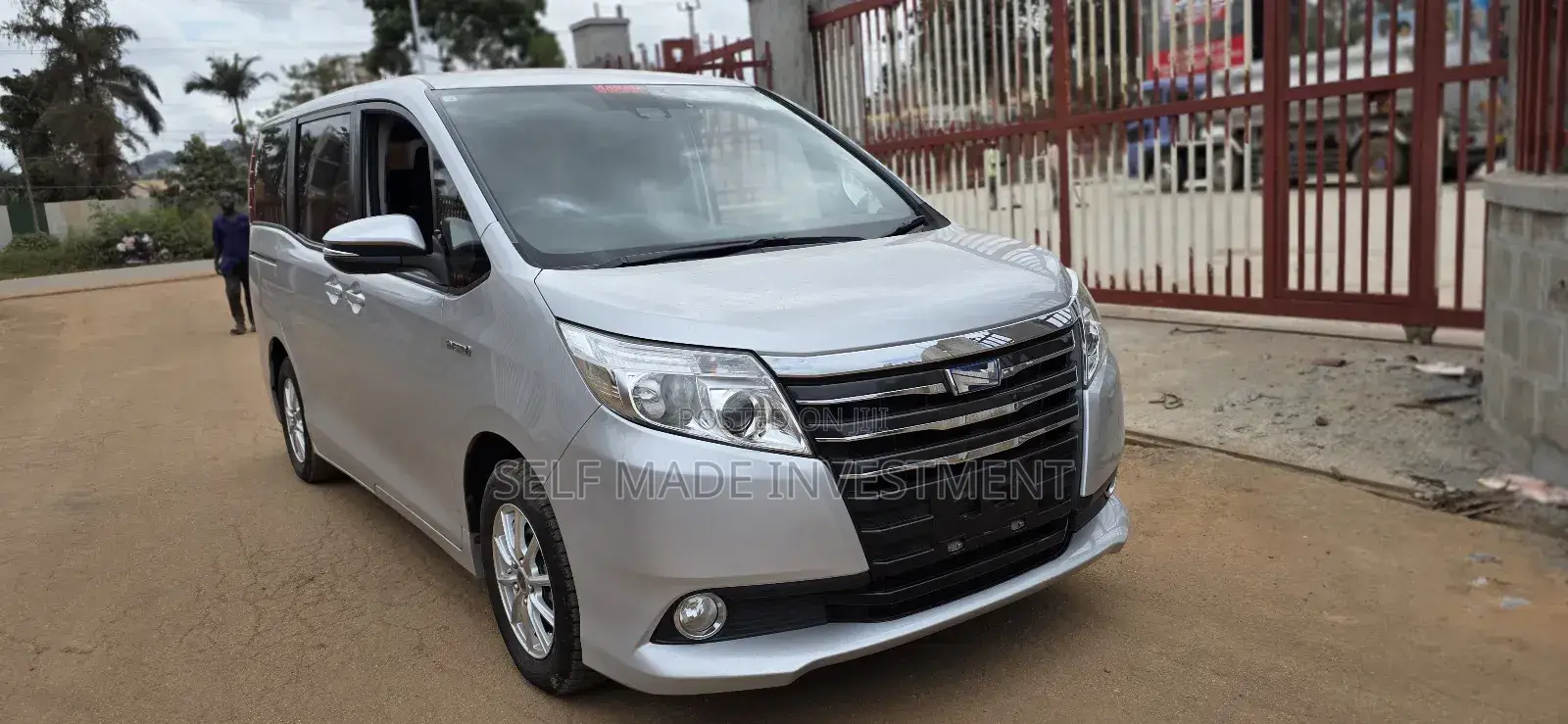 Toyota Noah 2016 Silver