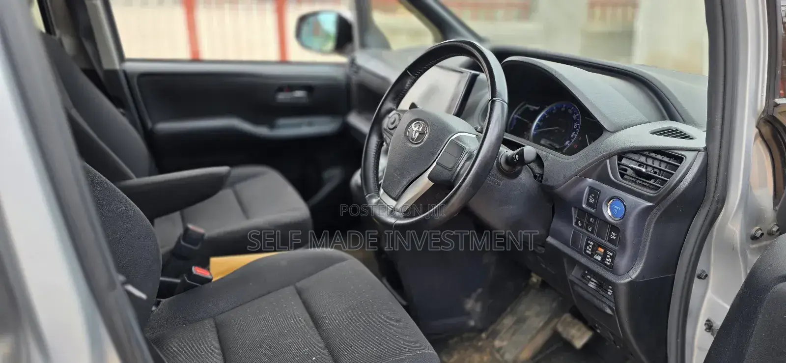 Toyota Noah 2016 Silver