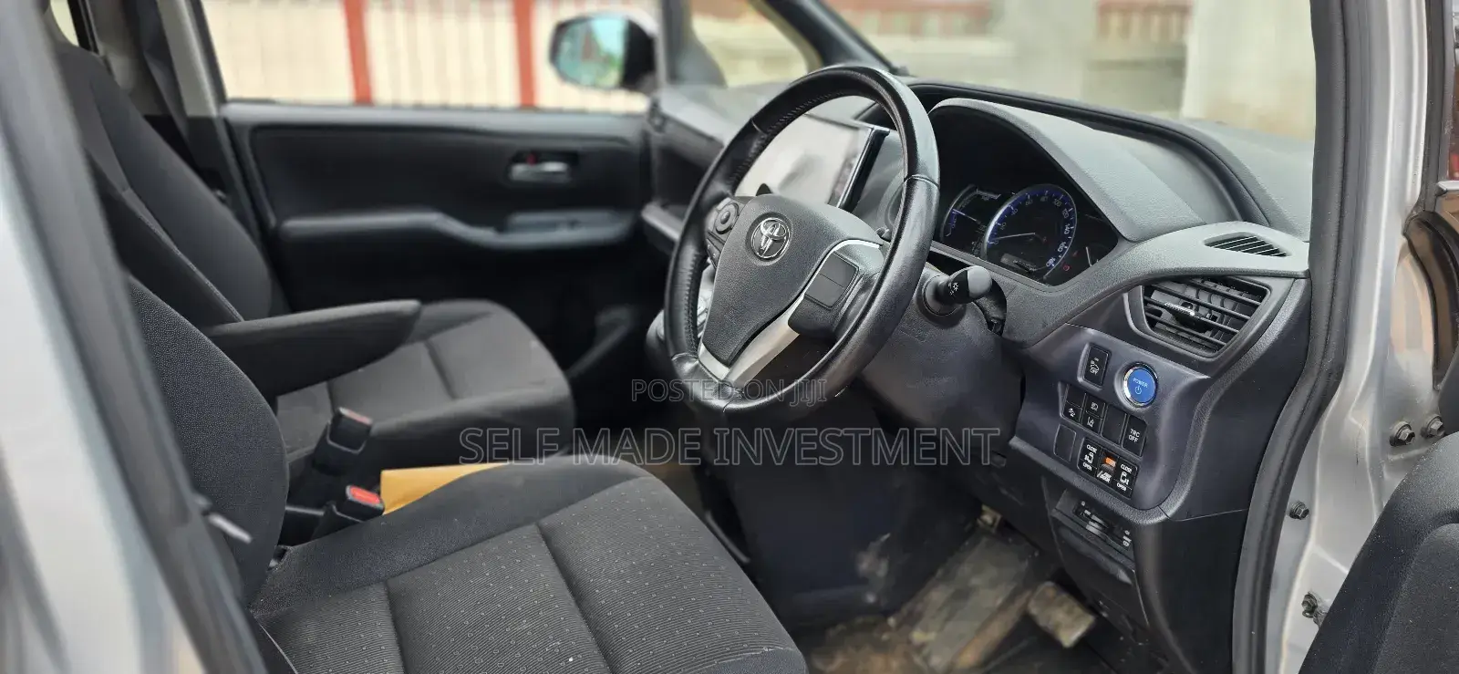 Toyota Noah 2016 Silver