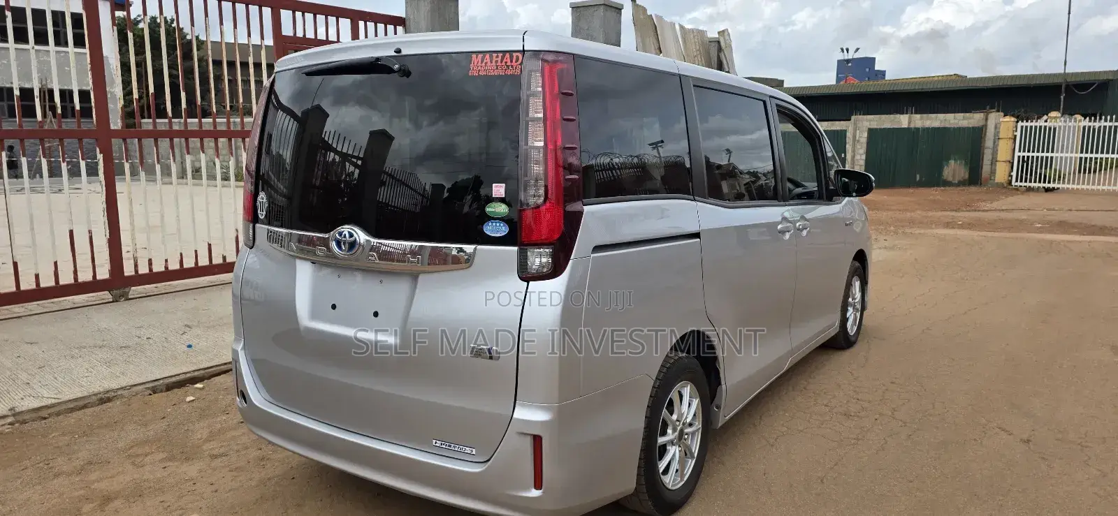 Toyota Noah 2016 Silver