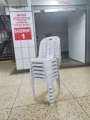 White Liayo Plastic Chairs Armless