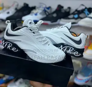 Classic White/Black Nike Max Air 2000 Craze Sneakers
