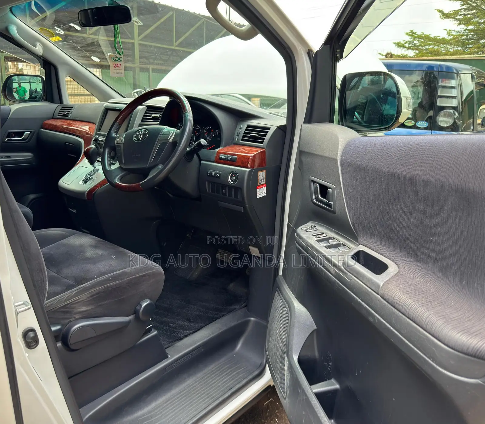 Toyota Vellfire 2009 White