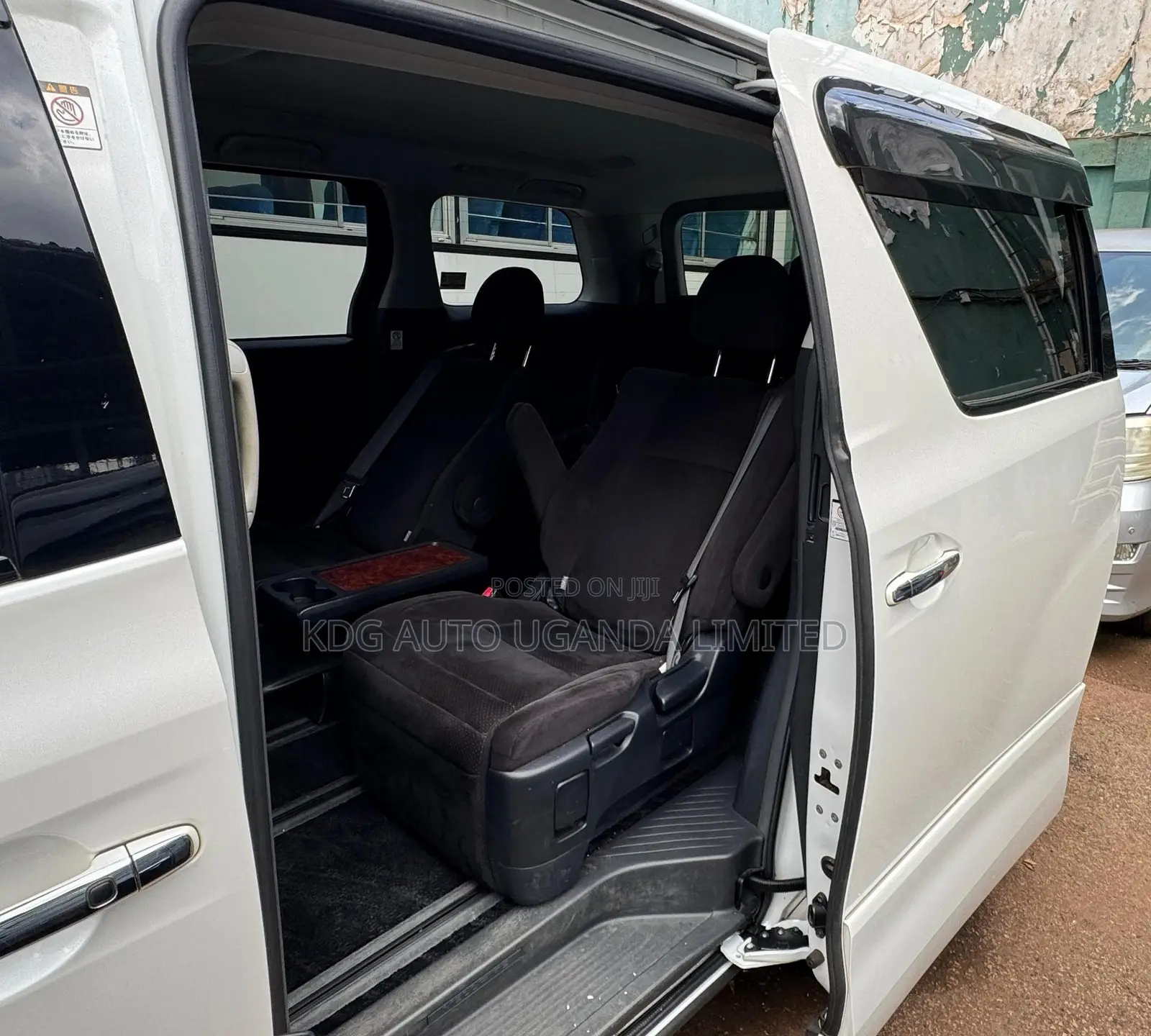 Toyota Vellfire 2009 White