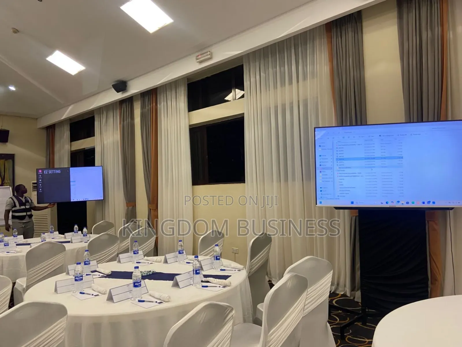 Projectors, Their Screens and Smart Tv  43" Plus!