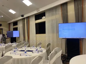 Projectors, Their Screens and Smart Tv  43" Plus!