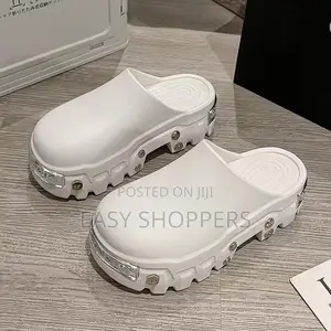 Metal Rivets High Sole Sandal