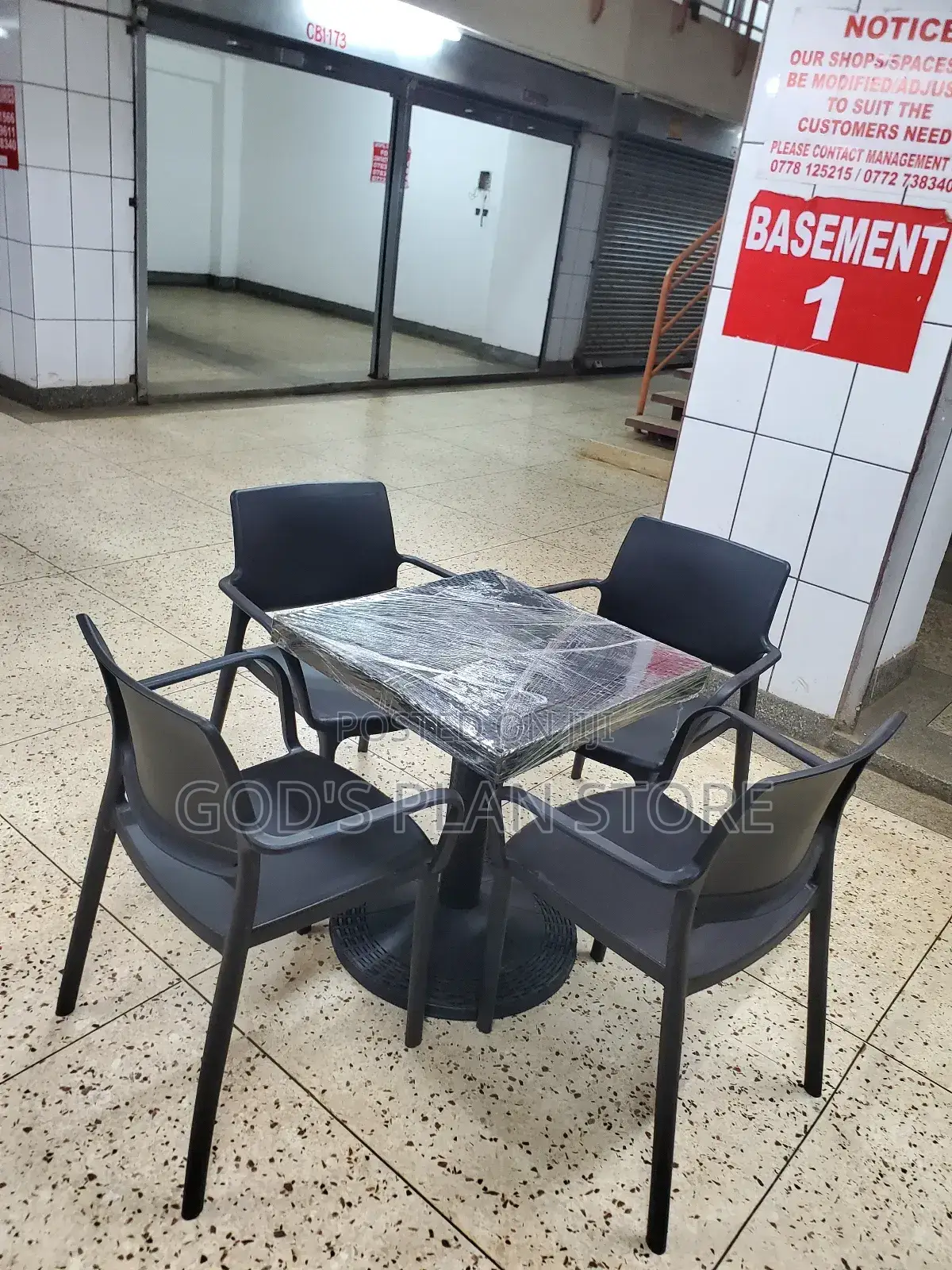 Restaurant/Bar Plastic Chairs and Table (Black)