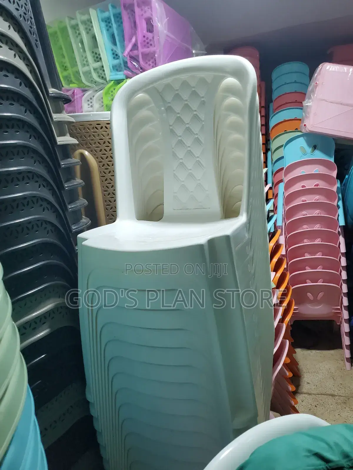 Armless White Long Yong Plastic Chairs