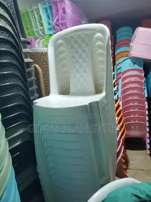 Armless White Long Yong Plastic Chairs