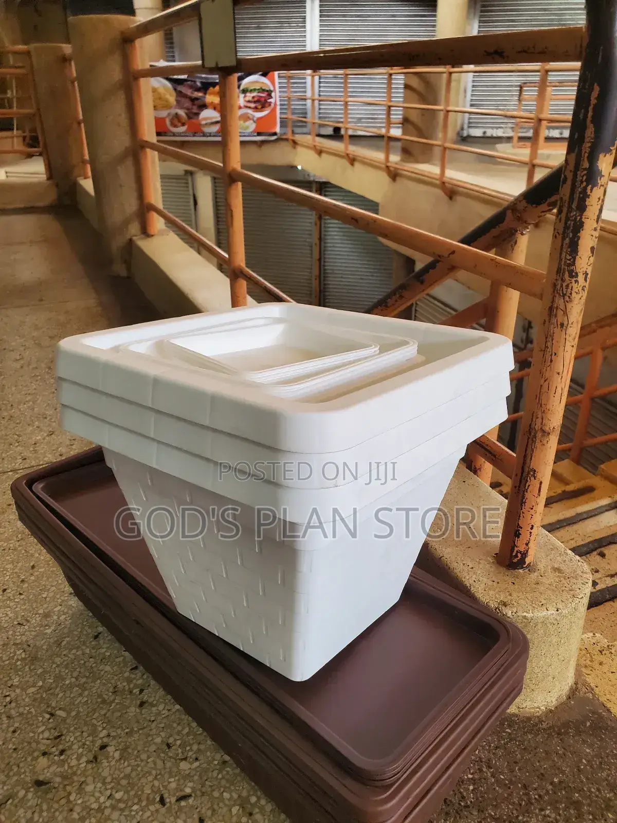 Square White Plastic Flower Pots