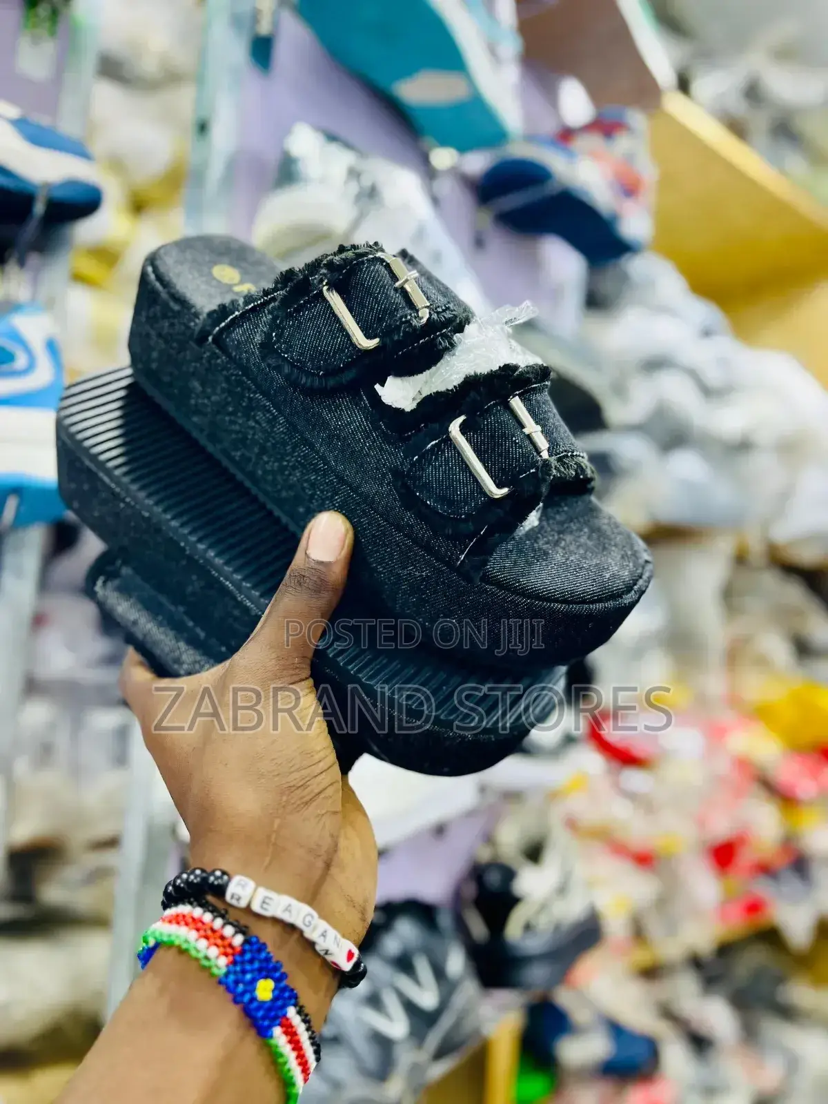 Ladies Sneaker Push In