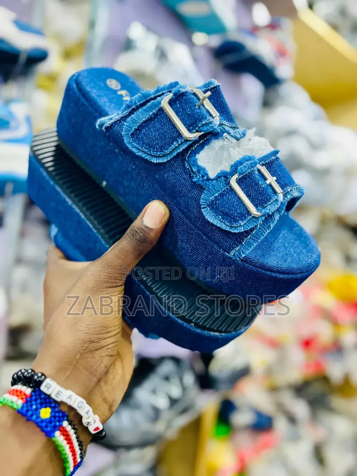 Ladies Sneaker Push In