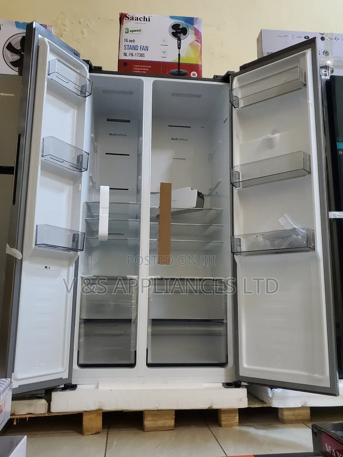 Hisense 750ltrs Side by Side Black Glass Mirror Finish