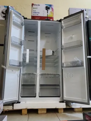 Hisense 750ltrs Side by Side Black Glass Mirror Finish