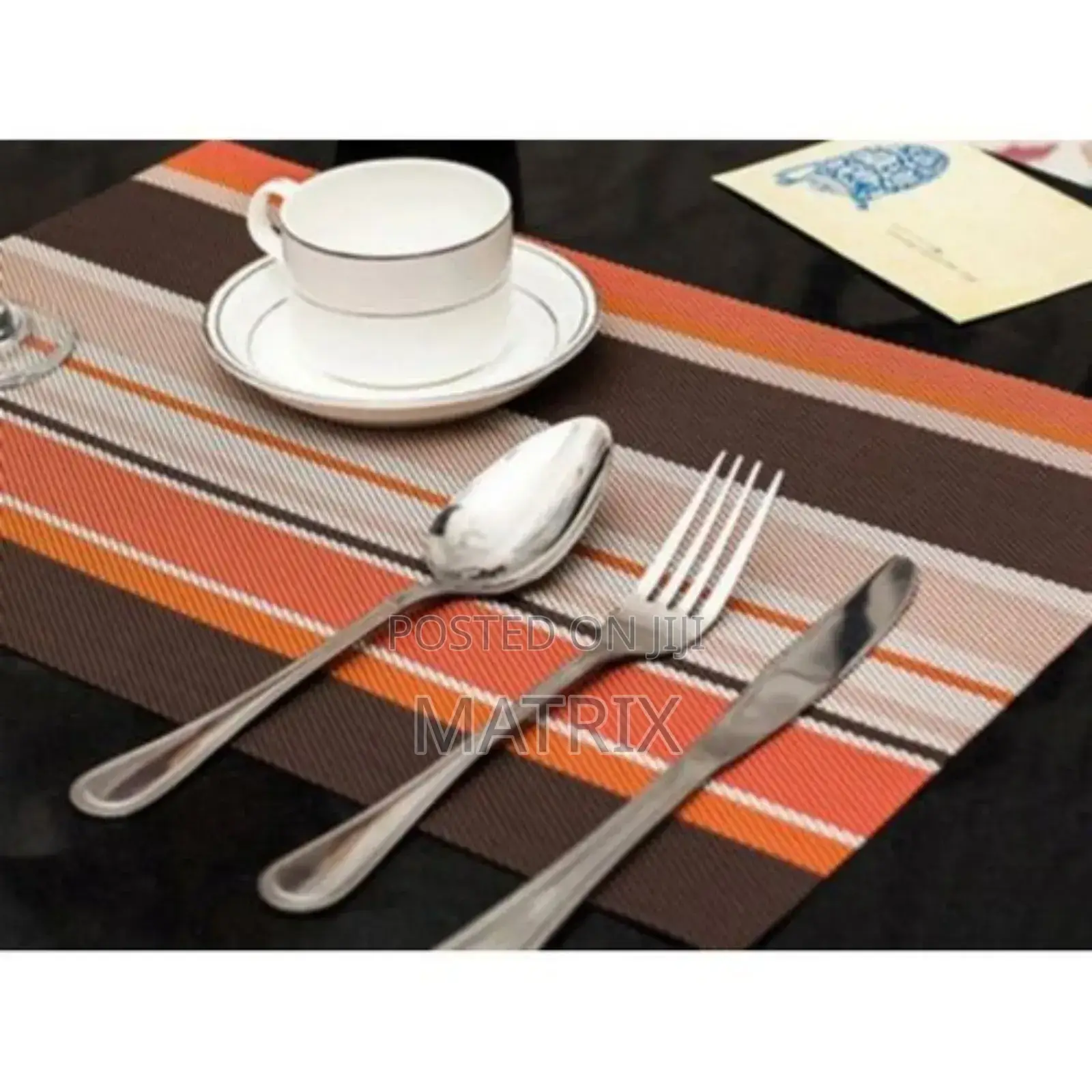6 Pieces Of Table Mats With A Runner - Multicolor