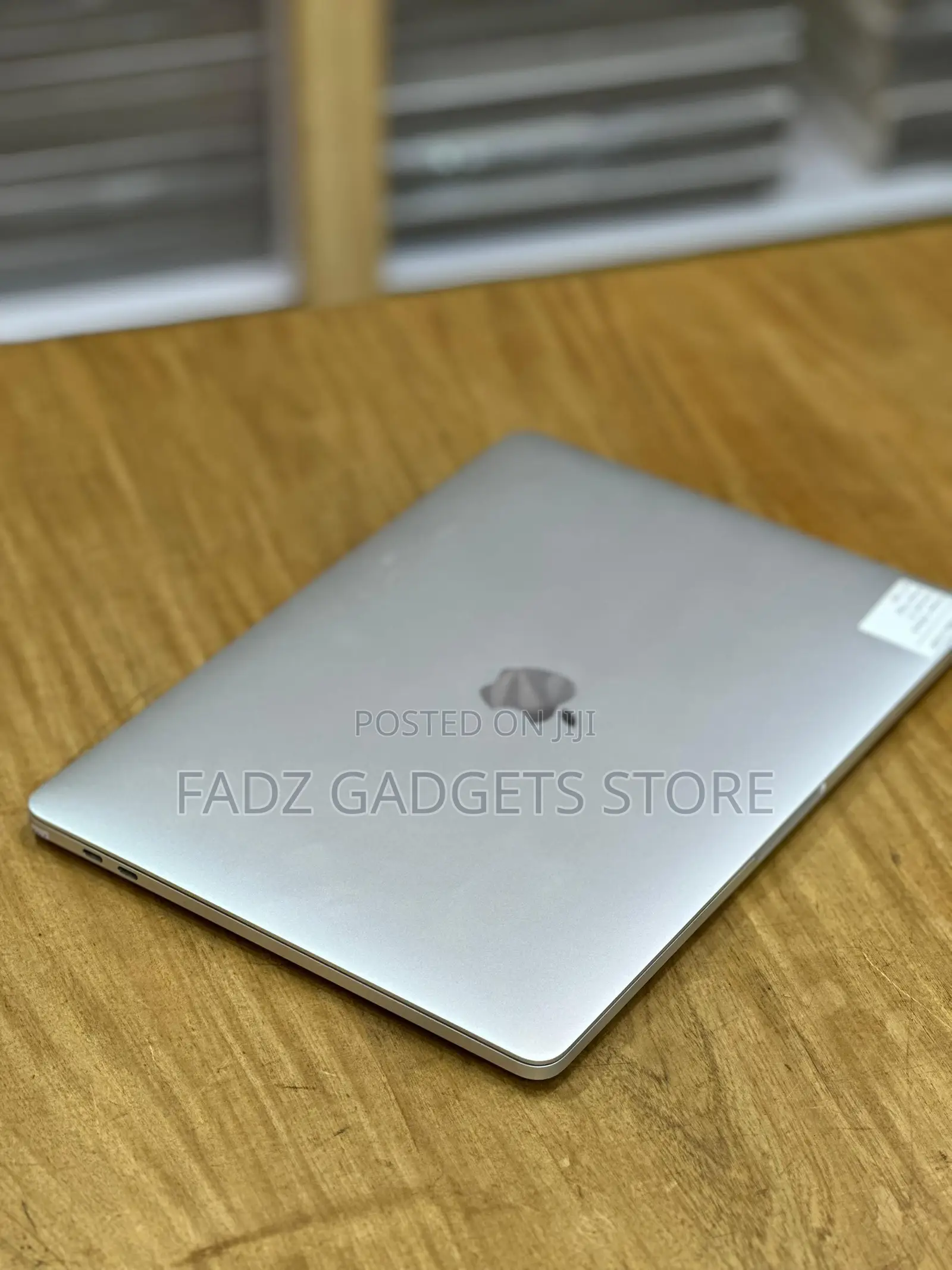 Laptop Apple MacBook Pro 2020 16GB Intel Core I5 SSD 512GB