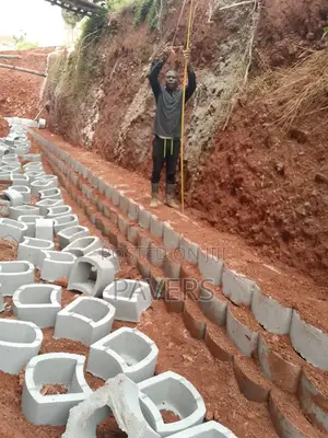 Segmental Retaining Wall Construction