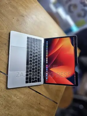 Laptop Apple MacBook Pro 2017 8GB Intel Core I5 SSD 256GB