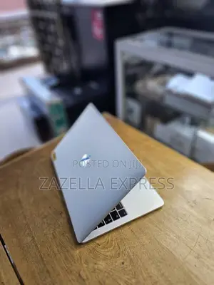 Laptop Apple MacBook Pro 2017 8GB Intel Core I5 SSD 256GB