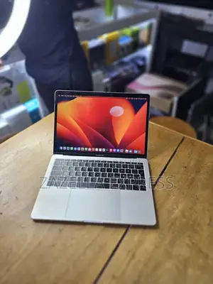 Laptop Apple MacBook Pro 2017 8GB Intel Core I5 SSD 256GB