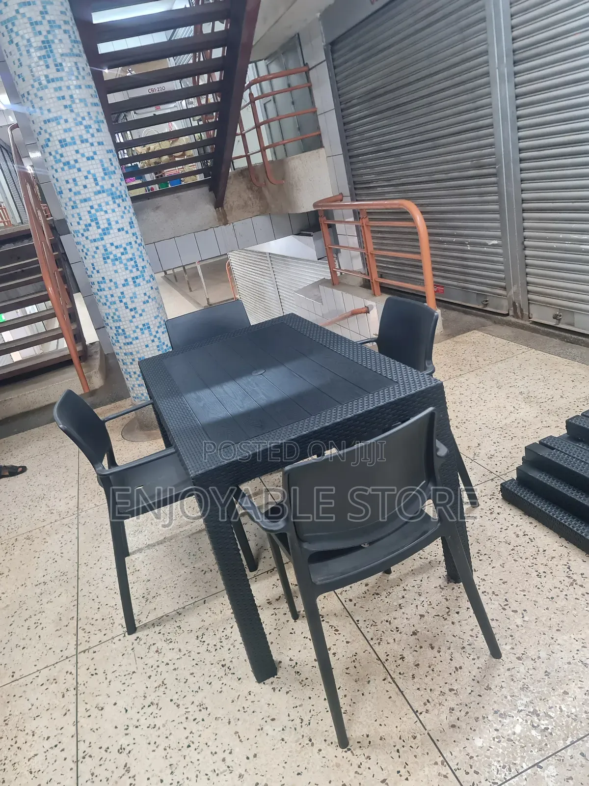 Cocktail Plastic Dining Table and 4 Chairs Set*