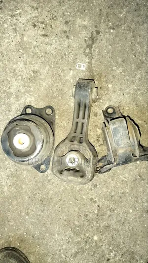 A Set of Engine Mountings for Honda Fit 2010.