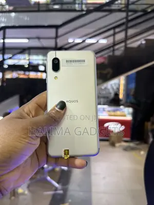 Sharp Aquos Sense 3 Basic SHV48 32 GB Gold