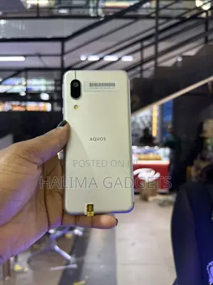 Sharp Aquos Sense 3 Basic SHV48 32 GB Gold