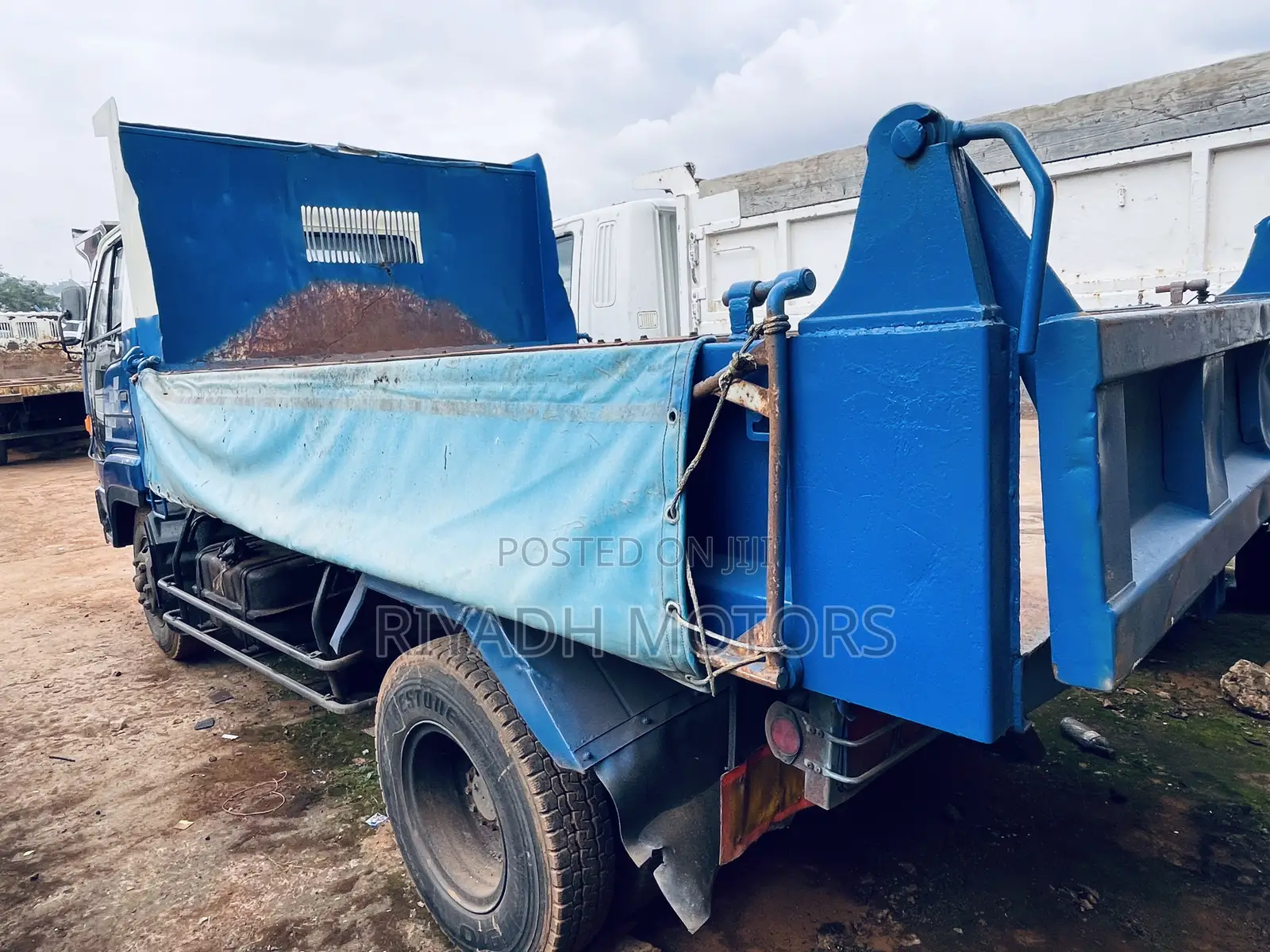 Isuzu Dumper