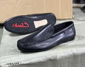 Men’S Triple Black Clarks Plain Sole Leather Moccasins
