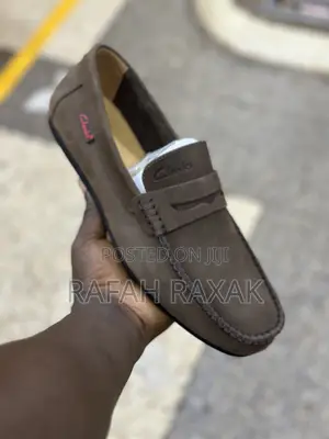 Men’S Dark Tan Flat Sole Clarks Moccasins