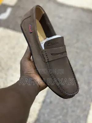 Men’S Dark Tan Flat Sole Clarks Moccasins