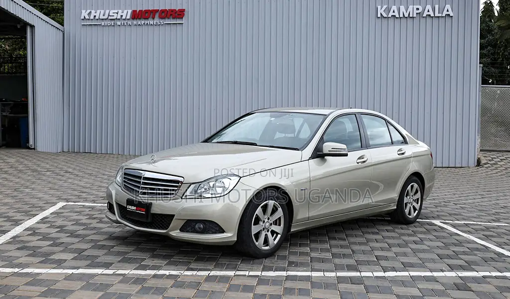 Mercedes-Benz C200 2012 Beige